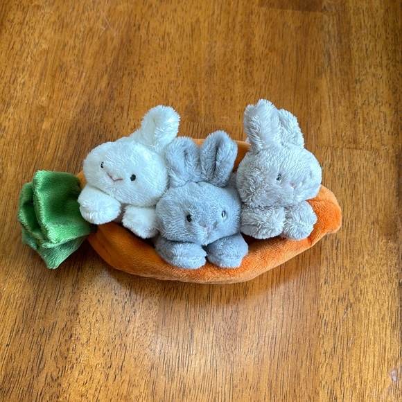 Bunny finger puppet - Picture 1 of 3